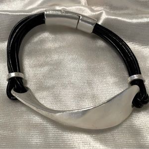 NWOT Beautiful White Coloured Leather Straps with Metal Enclosure Bracelet